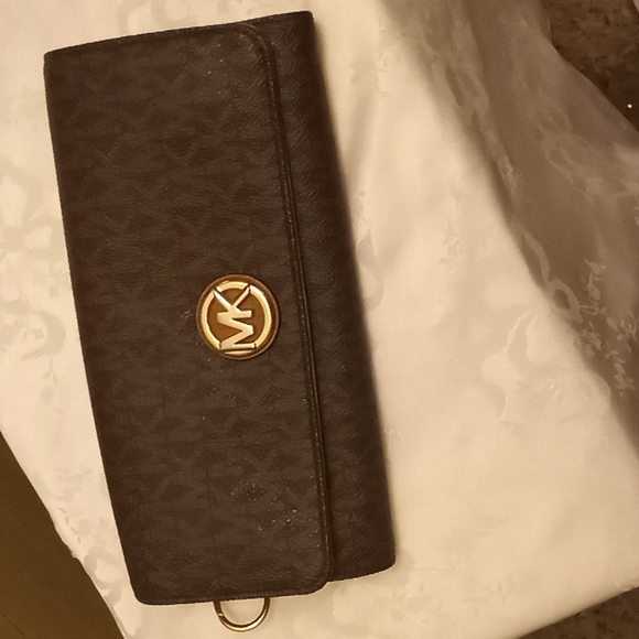 Michael Kors Other - Michael Kors Large Logo Continental Wallet